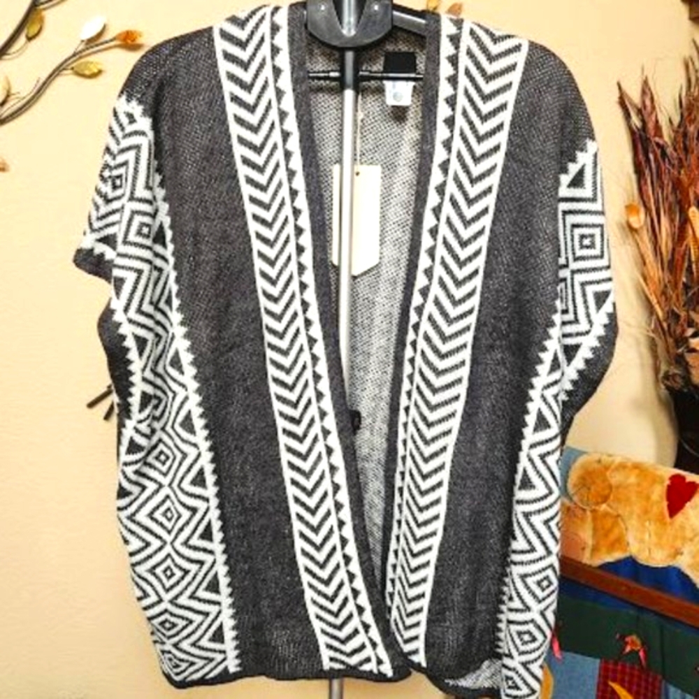 NWT Jade & Ivory black / white sweater cardigan sz medium